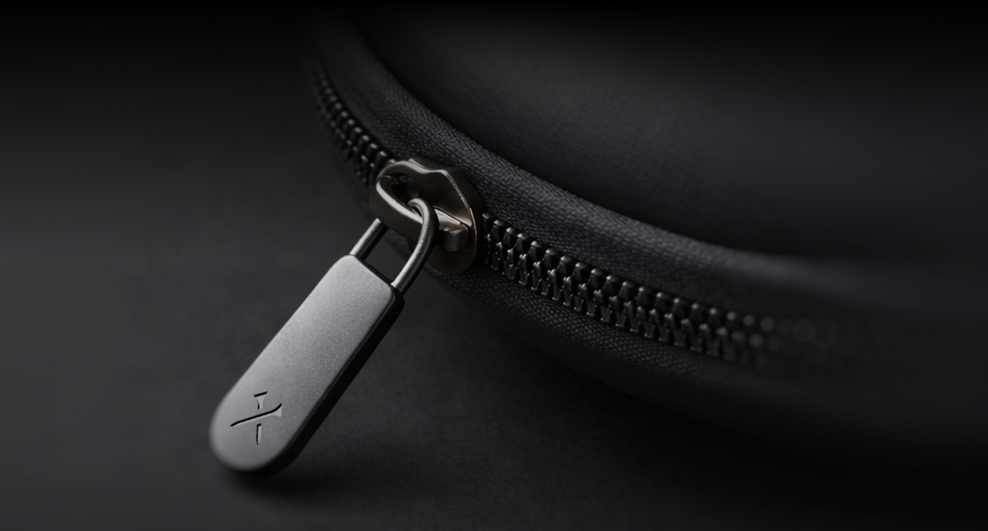 Smooth, Secure <br>Zipper Closure